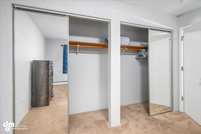 Building Photo - The Single-Family Alternative: 3BD/2BA Triplex Unit with Modern Comforts