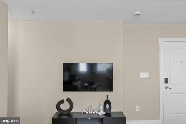 Building Photo - 417 18th St NE