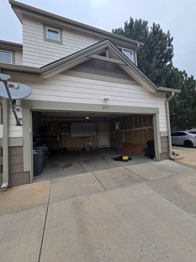 Building Photo - Indian Peaks Rowhouse w/attached garage