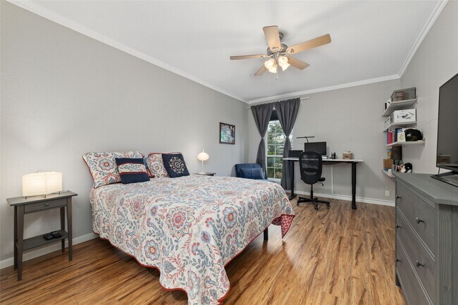 Building Photo - 2400 N Braeswood Blvd