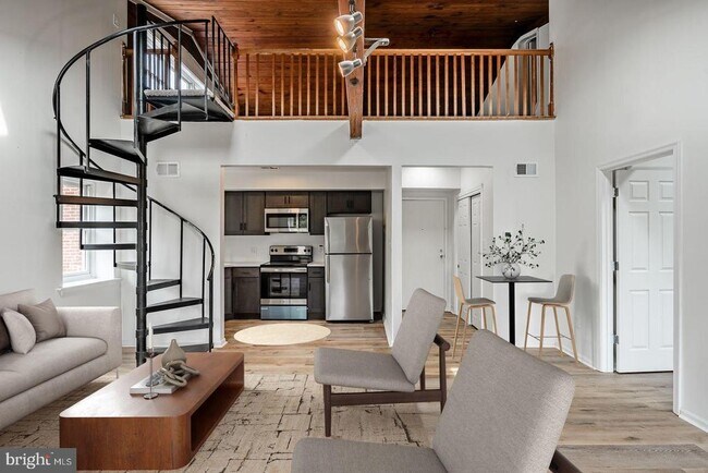 Primary Photo - 430 West St