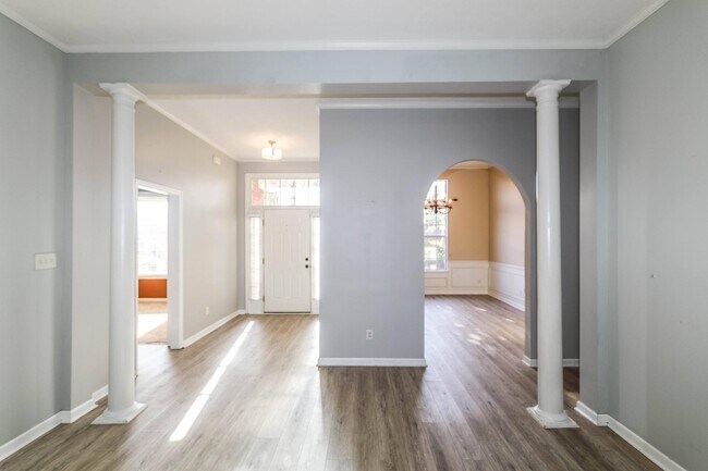 Building Photo - 5803 Carriage Hills Dr