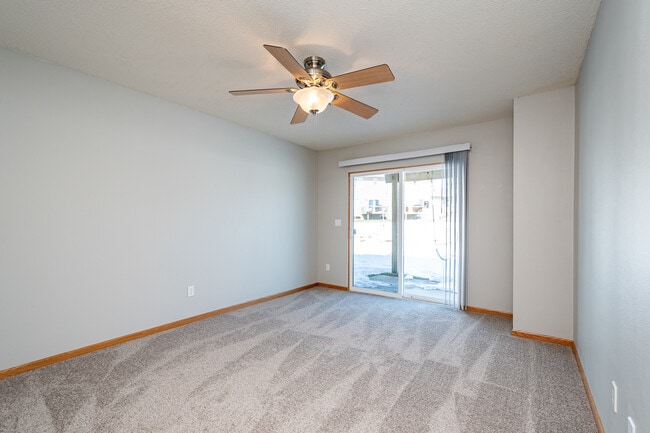 Building Photo - 1890 Goose Lake Cir