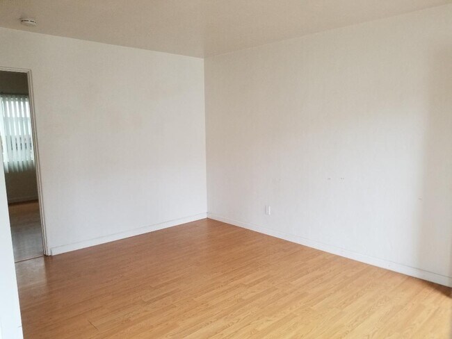 Building Photo - 4432 Utah St