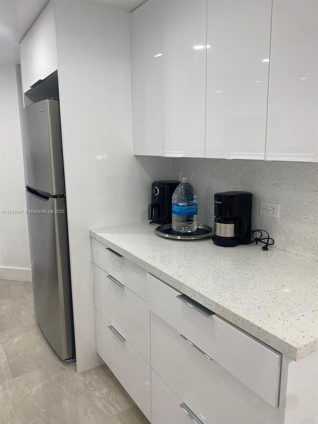 Building Photo - 825 Brickell Bay Dr