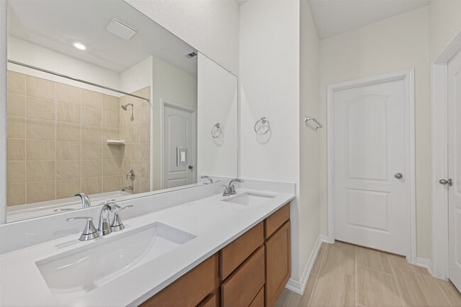 Building Photo - 8110 Shelter Bay Ln