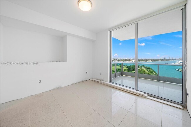 Building Photo - 900 Biscayne Blvd