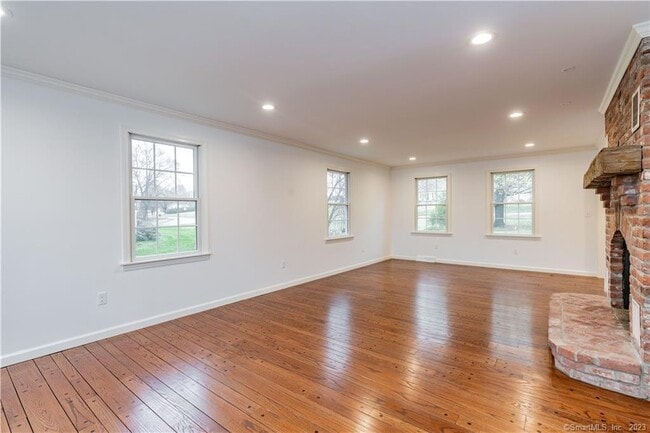 Building Photo - 1241 Halladay Ave W