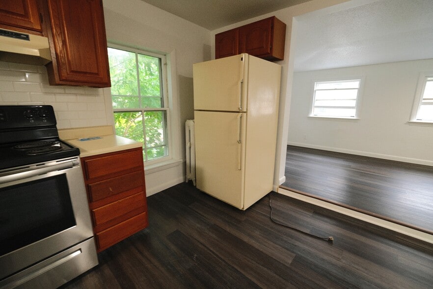 Building Photo - 56 Pleasant St