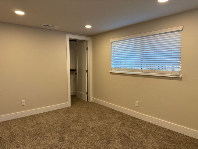 Building Photo - 509 Sierra Blvd