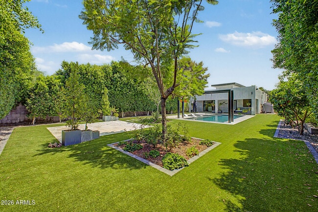 Building Photo - 2312 E Curnow Dr