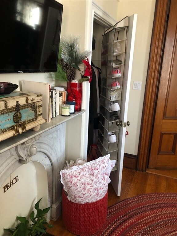 Building Photo - 27 Warren Ave