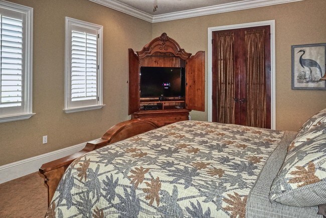 Building Photo - 1363 Oceanview Dr