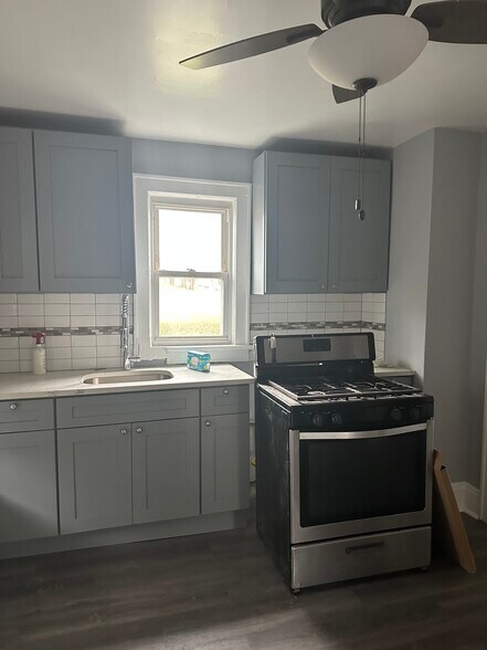 Building Photo - 56 Dobbs Ferry Rd