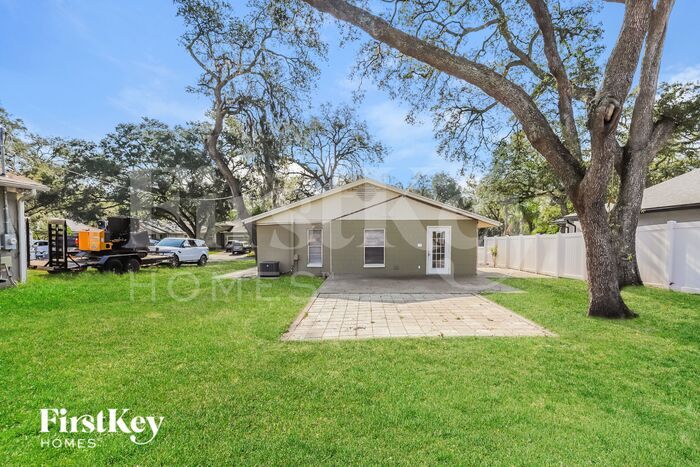 Building Photo - 8908 N Hamner Ave