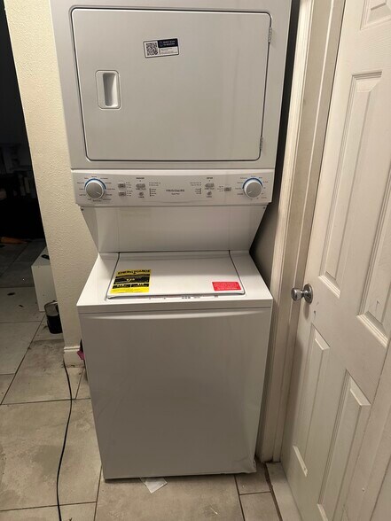 Building Photo - 1245 W 30th St