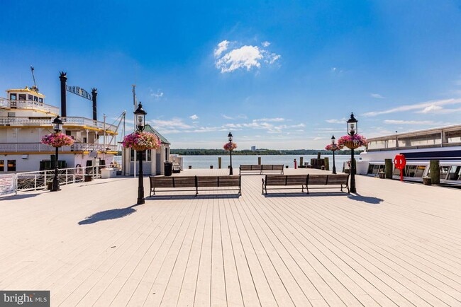 Building Photo - 1437 Duke St