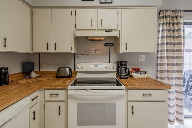 Building Photo - 6308 Fernbrook Ct