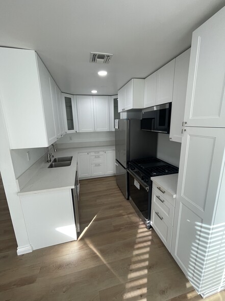 Renovated kitchen - 1469 S Bedford St