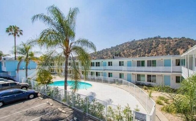 Building Photo - Newly Renovated 1 and 2 Bedroom apartments