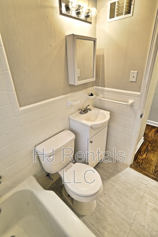 Building Photo - 9650 Cutler Dr