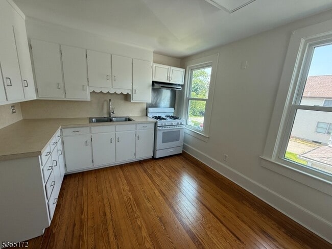 Building Photo - 19 E Hanover Ave