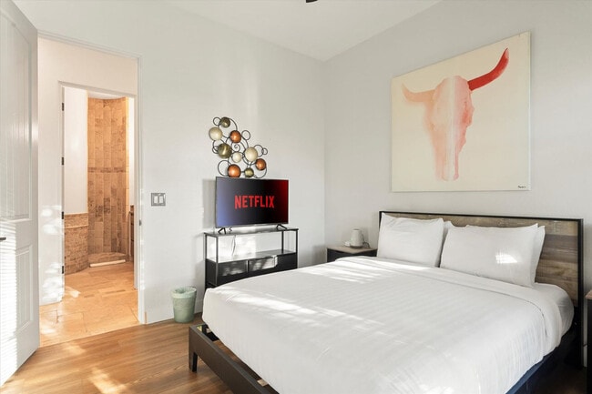 Building Photo - 6708 E Calle de Las Estrellas Rd