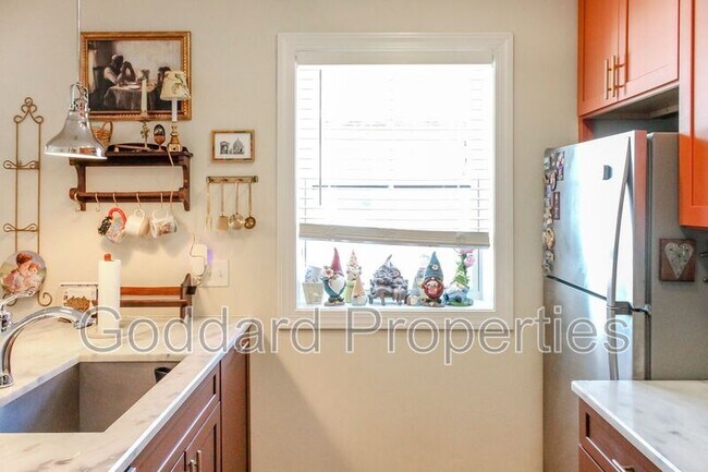 Building Photo - 907 Stiles St