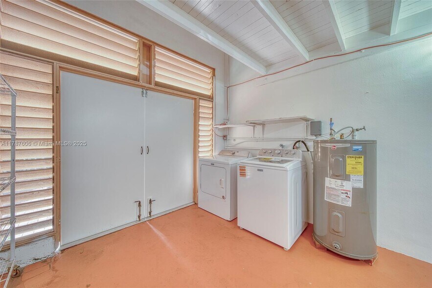 Building Photo - 645 Altara Ave