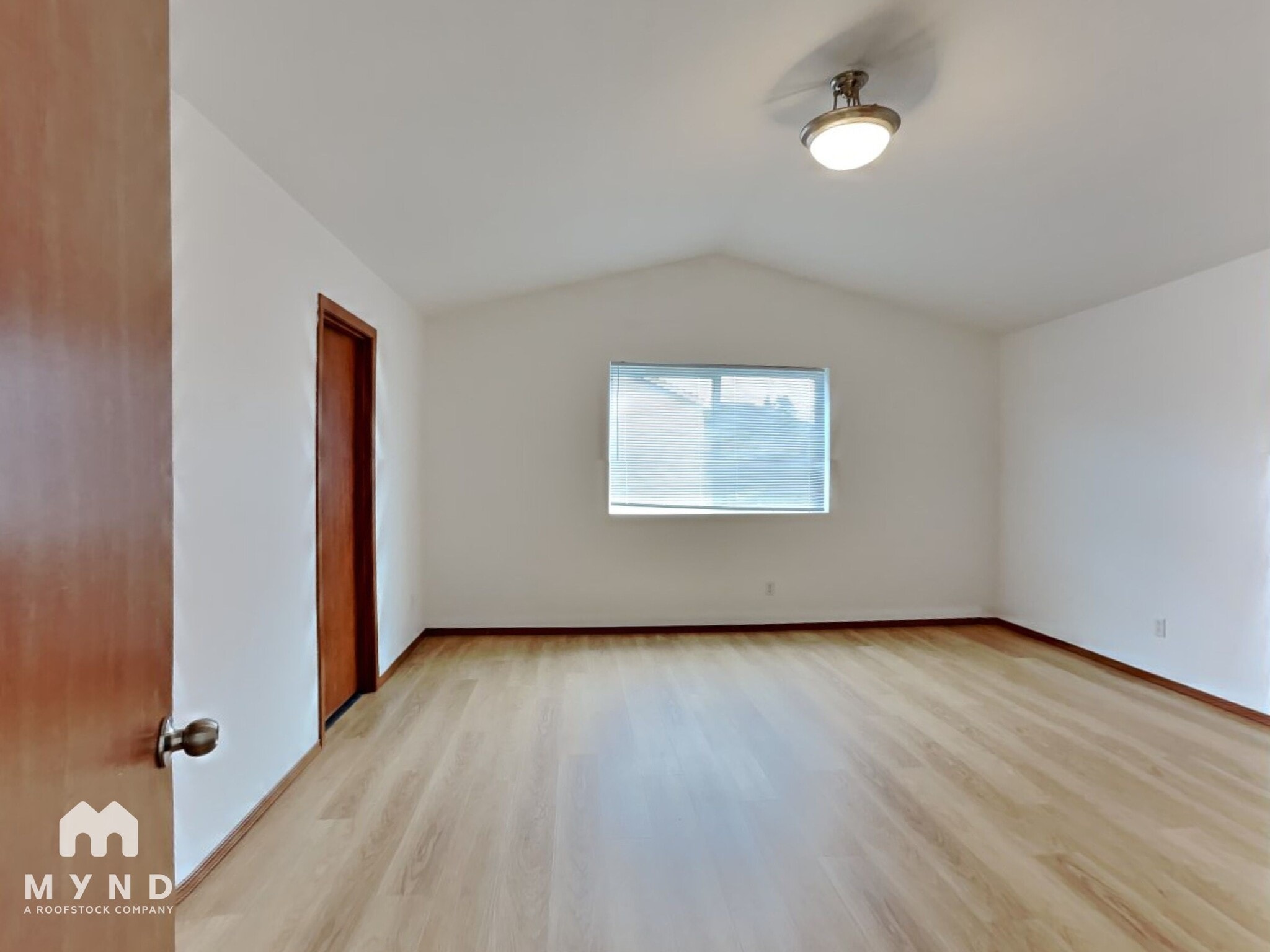 Building Photo - 1412 E 64th St