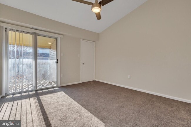 Building Photo - 65 Sandybrook Dr
