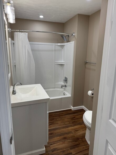Building Photo - 3836 Edgepark Dr