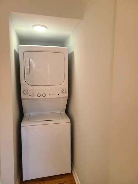 Laundry in unit - 77 Shepherds Ln
