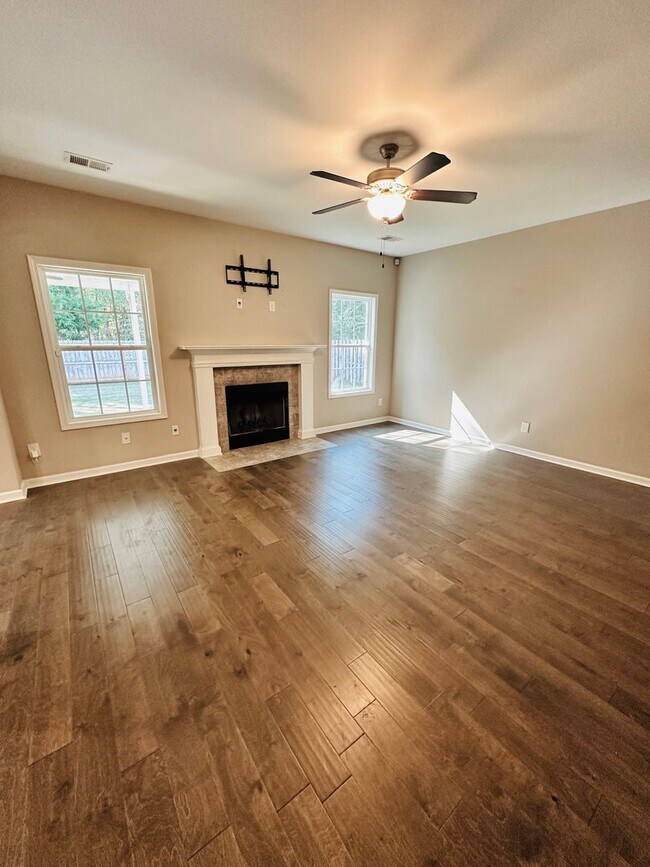 Building Photo - 205 Dog Fennel Ln