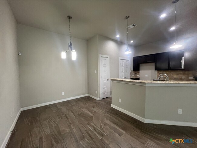 Building Photo - 1119 Creekside Orchard