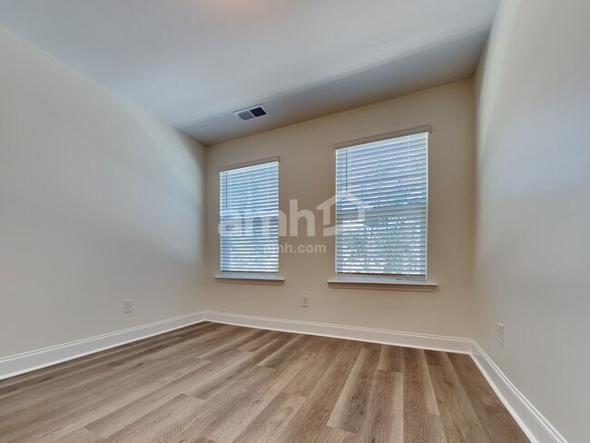 Building Photo - 1617 Lamplighter Ln