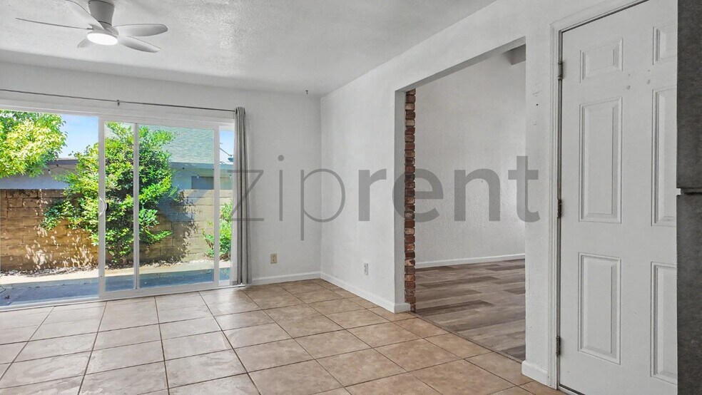 Building Photo - Unit B