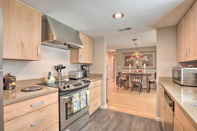 Building Photo - 40 Longfellow Cir