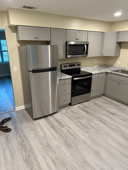 Building Photo - 108 Woodhouse Ln