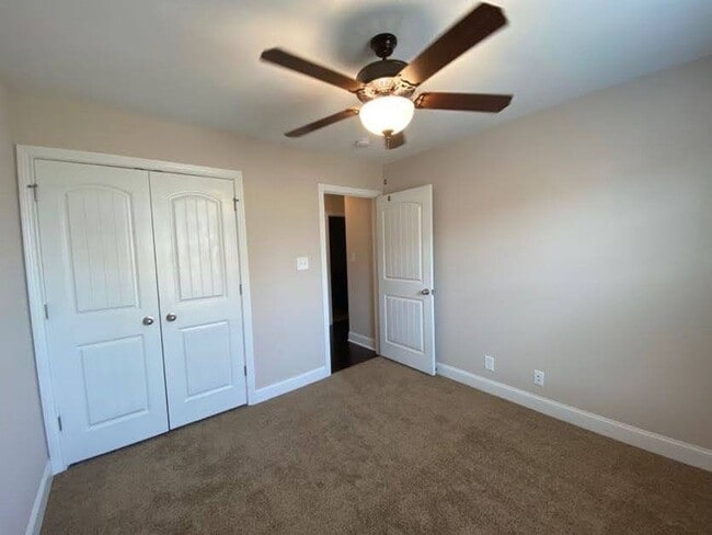 Building Photo - $1650 Adorable 3 Bedroom 2 Bath Ranch Home...