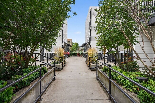 Building Photo - 5635 NE Glisan St