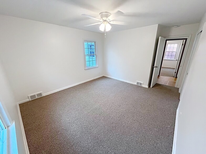 Building Photo - 18411 Chagrin Blvd