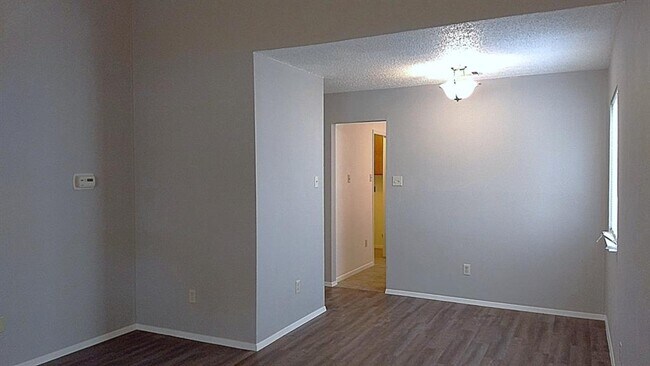 Building Photo - 1620 W Braker Ln