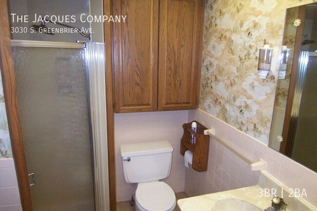 Building Photo - 3030 S Greenbrier Ave