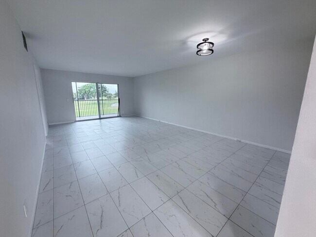 Building Photo - 1200 SW 125th Ave