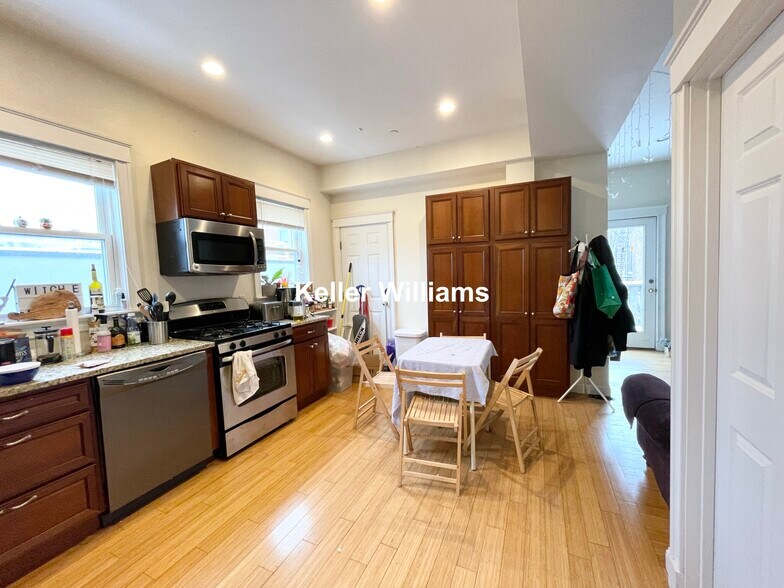 Building Photo - 1625 Tremont St