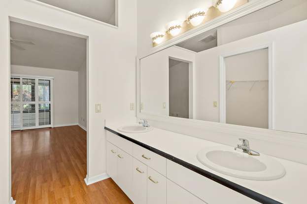 Building Photo - 604 Parkside Pl