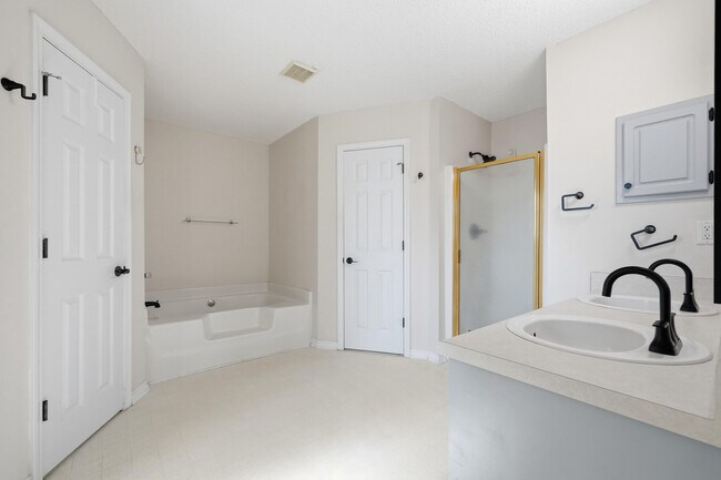 Building Photo - 4881 Traxx St