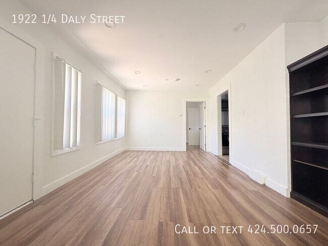 Building Photo - 1922 1/4 Daly Street-