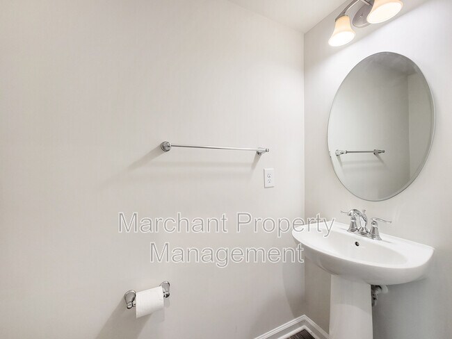 Building Photo - 111 Marthawood Ln